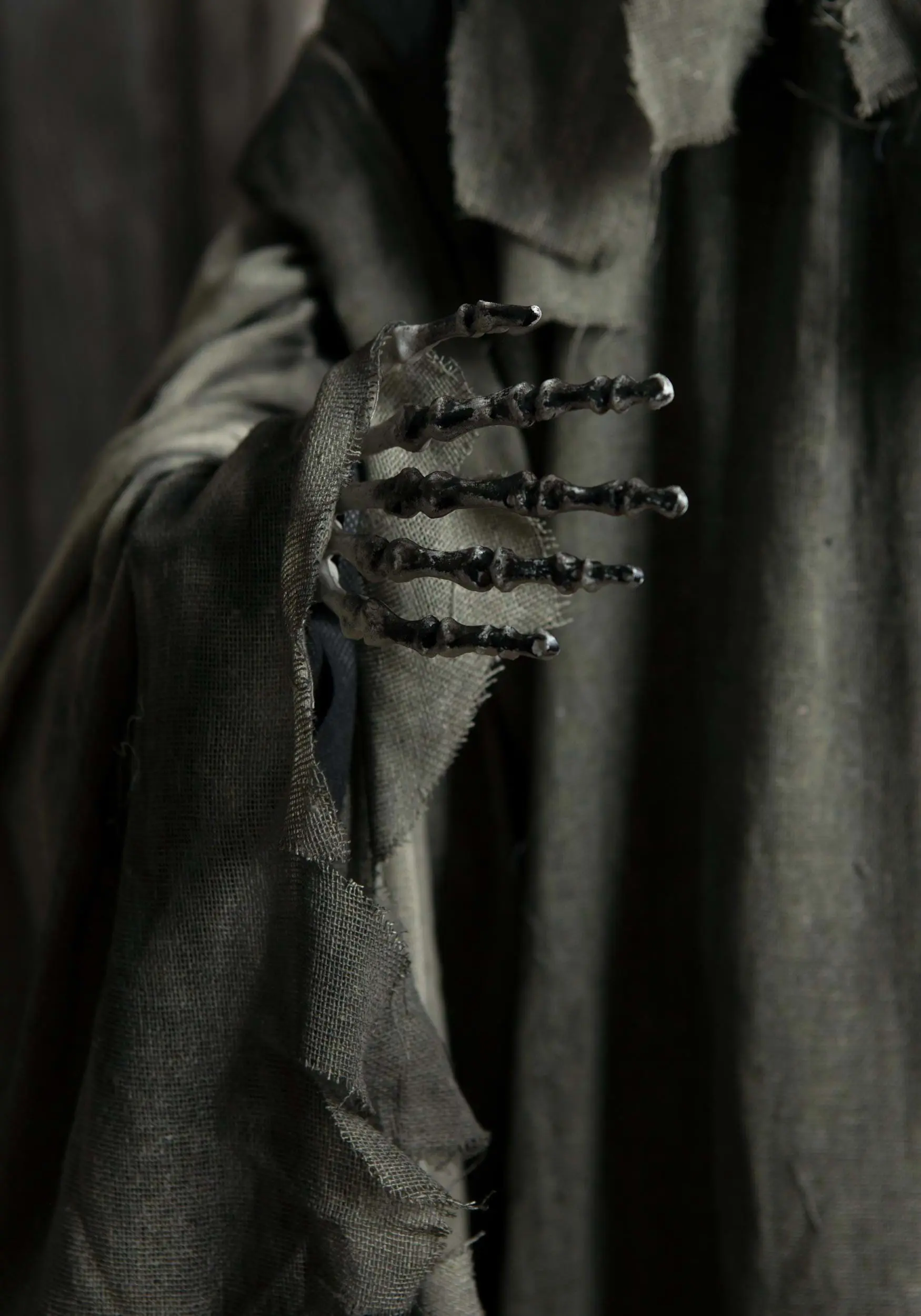 Aroma Standing 5.4FT Black Reaper Ghost With Lights Halloween Decoration 5 Aroma Standing 5.4FT Black Reaper Ghost With Lights Halloween Decoration - Image 3