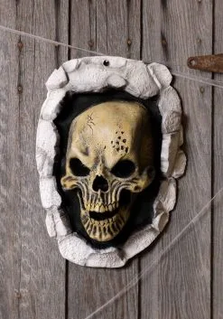 Oktober Studios Scary Skull Wall Decoration