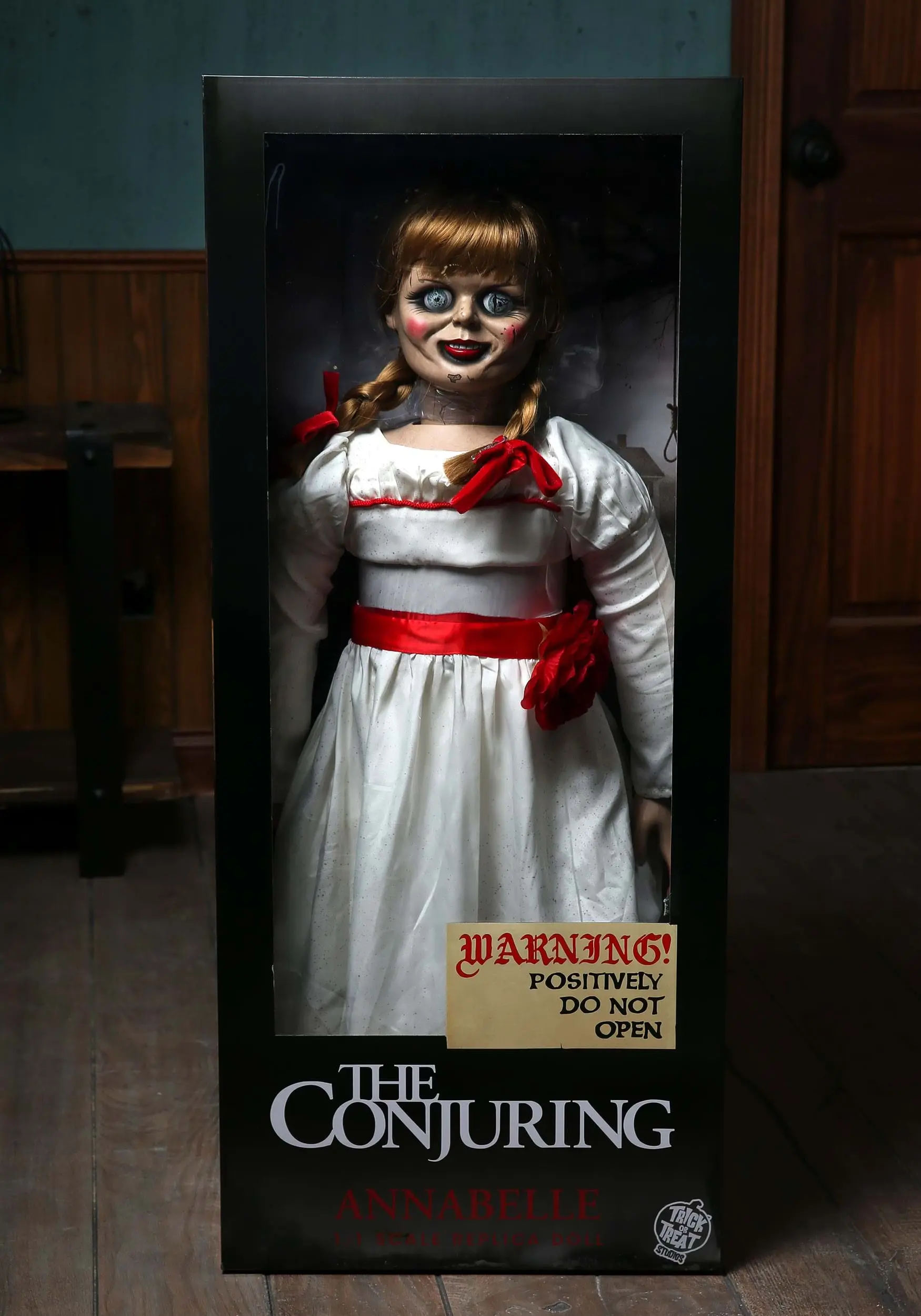 TRICK OR TREAT STUDIOS The Conjuring Collectors Annabelle Doll Prop 8 TRICK OR TREAT STUDIOS The Conjuring Collectors Annabelle Doll Prop - Image 6